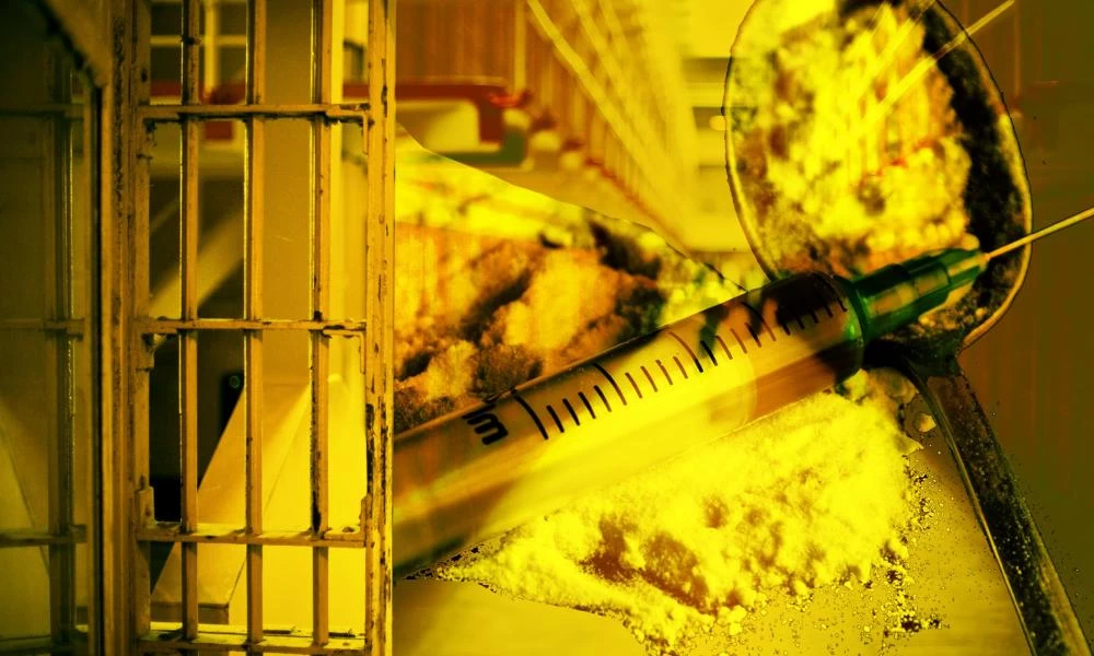 Σωφρονιστικός υπάλληλος διακινούσε ναρκωτικά στις φυλακές